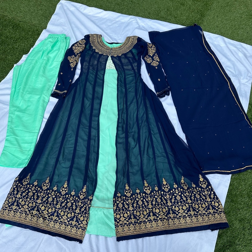 A Beautiful Cardigan Dress With Two different Colors & Pretty Golden Design!